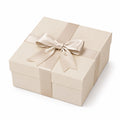 Geschenkbox 20 x 20 x 10 cm aus Karton in Creme mit Satinband und Schleife